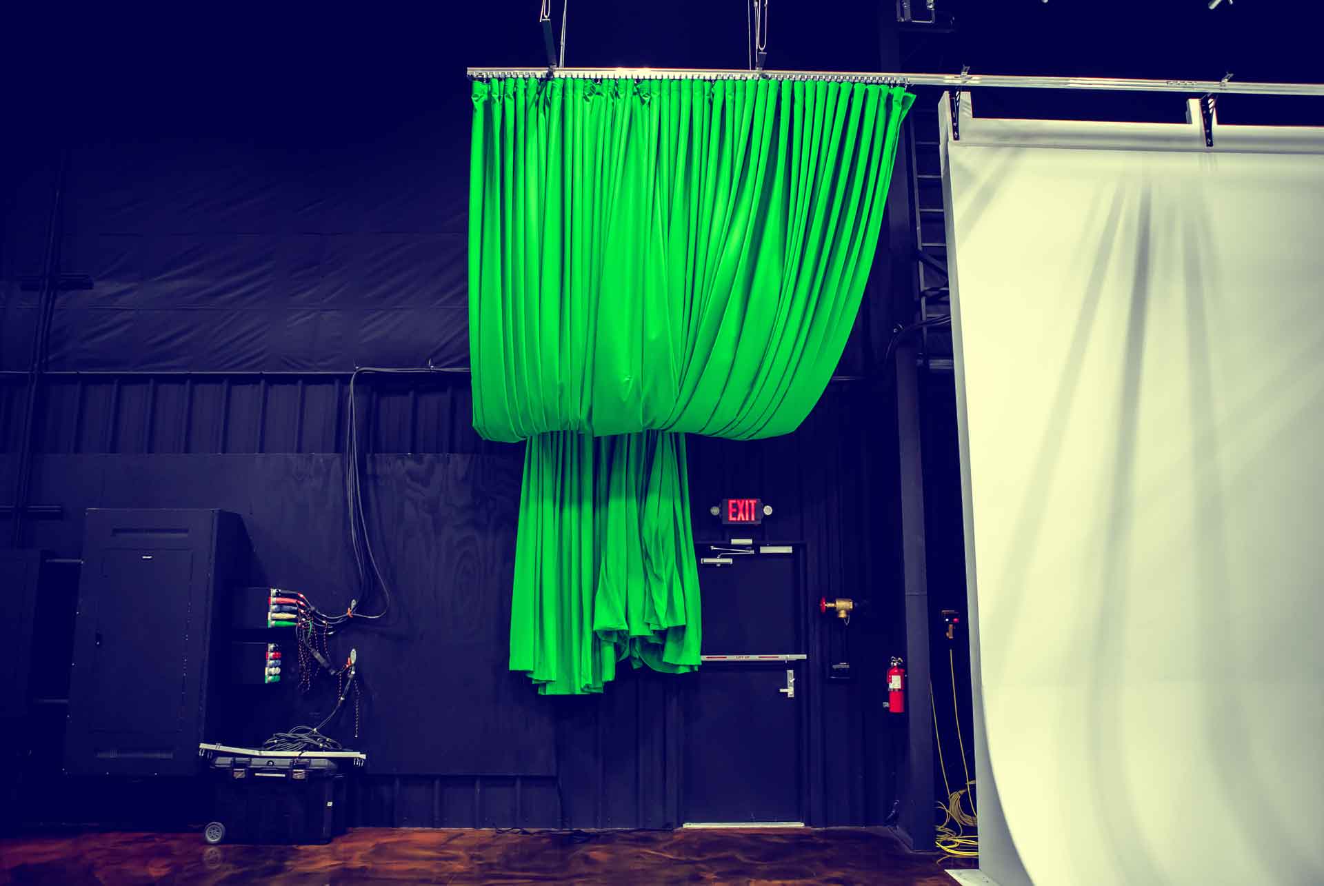 green curtain